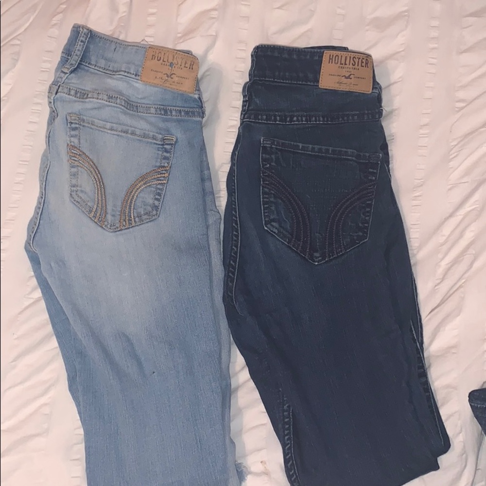2 pairs of Hollister women's jeans!